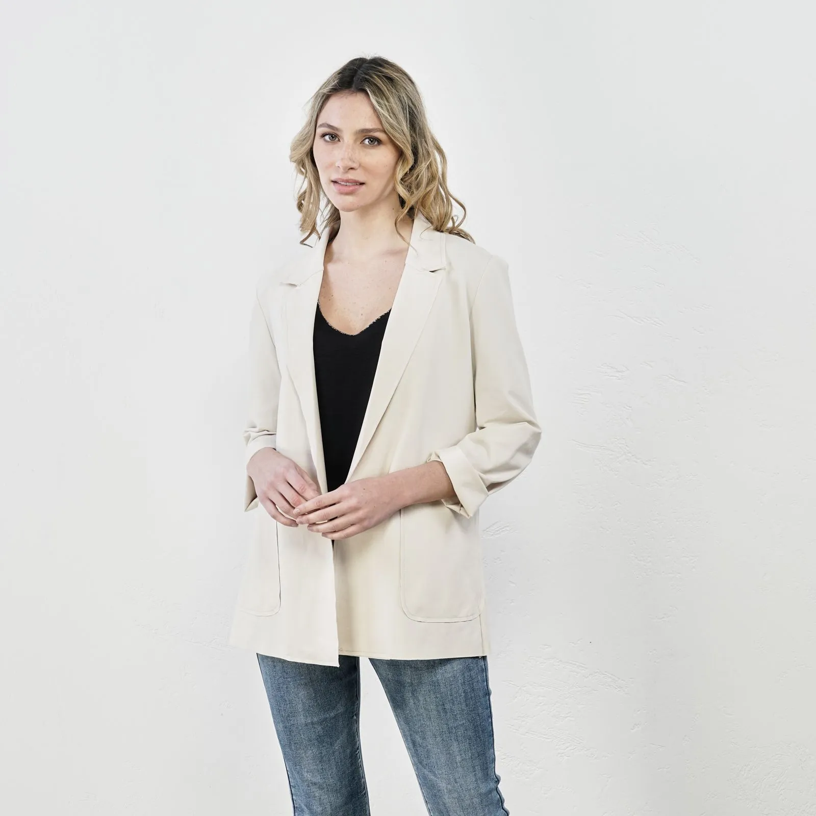 Blazer beige con tasche