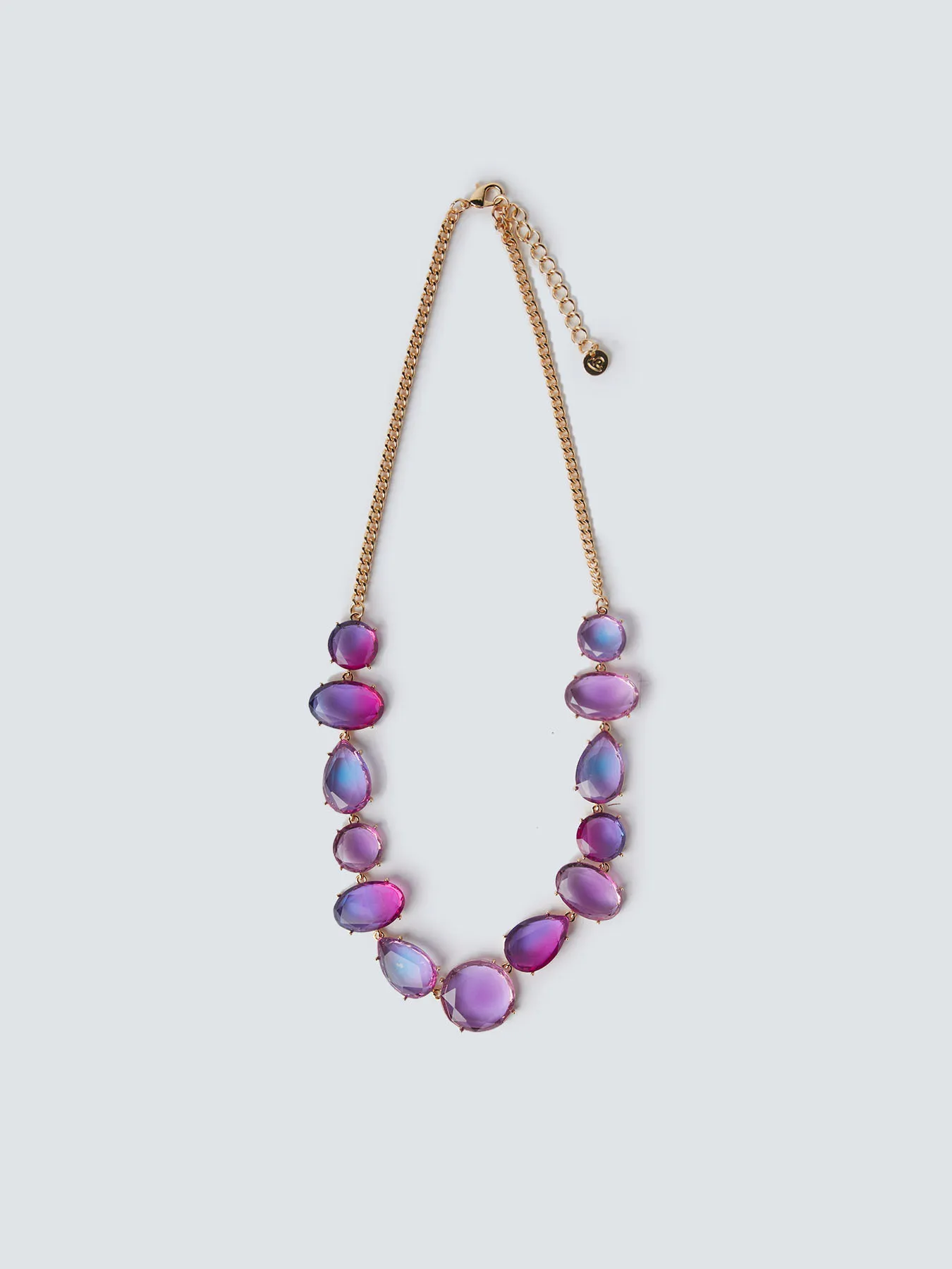 Collana con ciondoli iridescenti