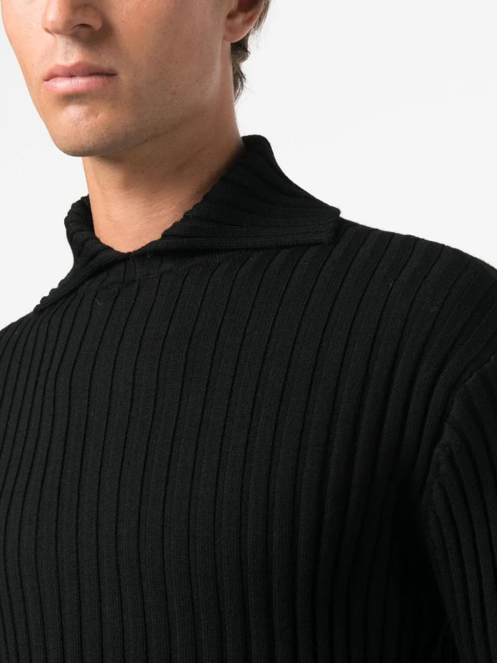 maglione nero a coste